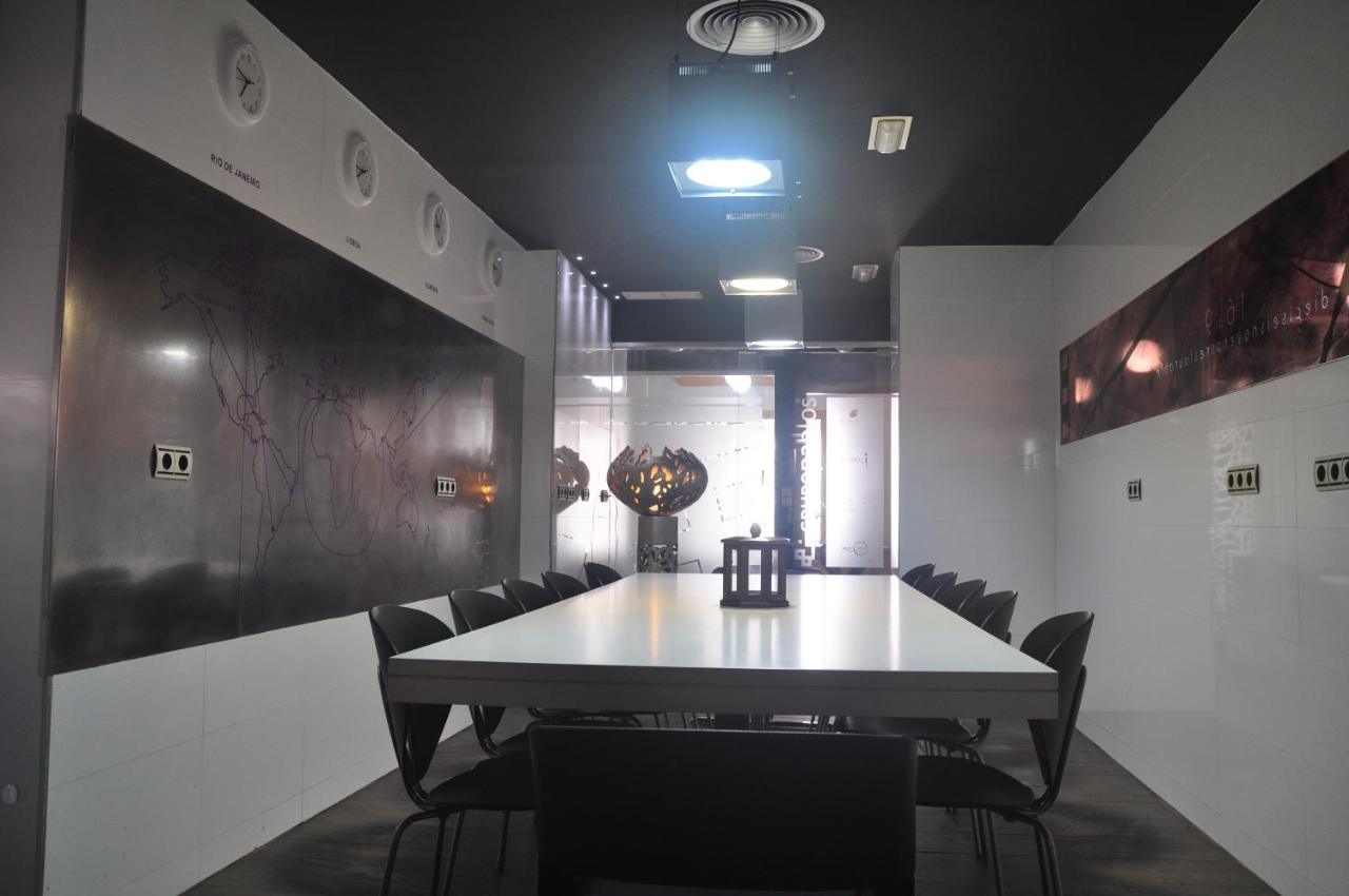 Apartamentos 16:9 Suites Almeria Ngoại thất bức ảnh