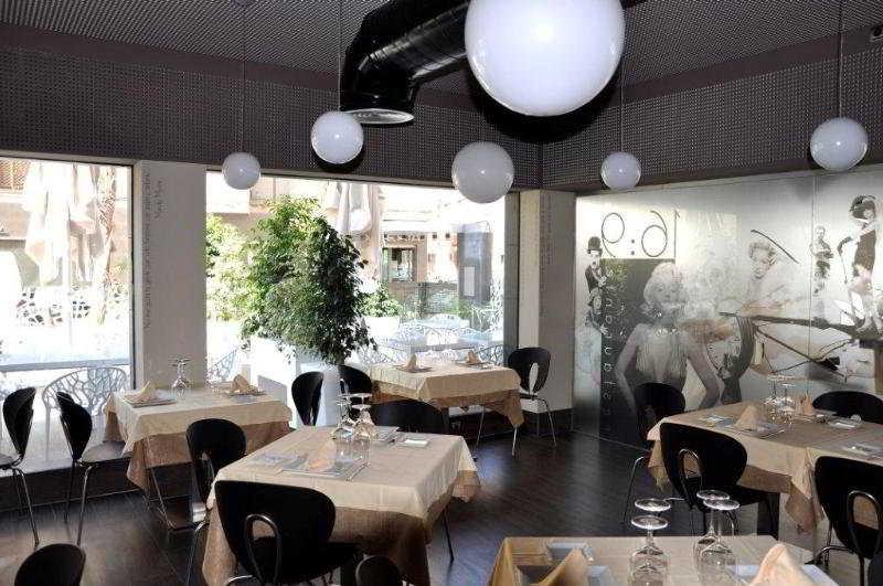 Apartamentos 16:9 Suites Almeria Ngoại thất bức ảnh
