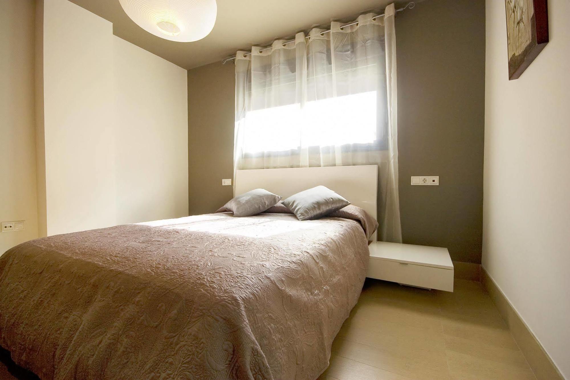 Apartamentos 16:9 Suites Almeria Ngoại thất bức ảnh